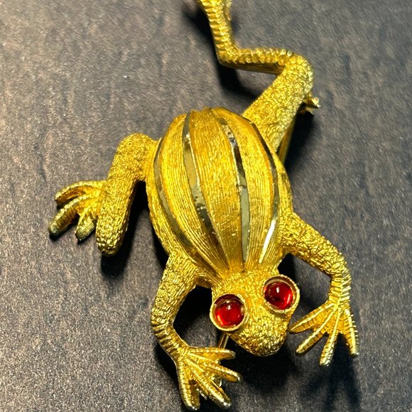 VTG Rhinestone Frog Pin marked B.S.K. - Picture 5 of 6